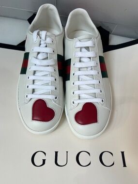 GUCCI Ace Heart Sneakers - BRAND NEW